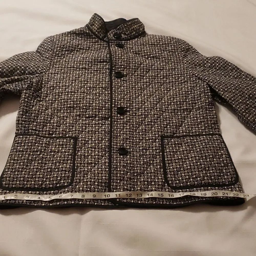 REVERSEABLE Black/white/gray coat. - Picture 4 of 6
